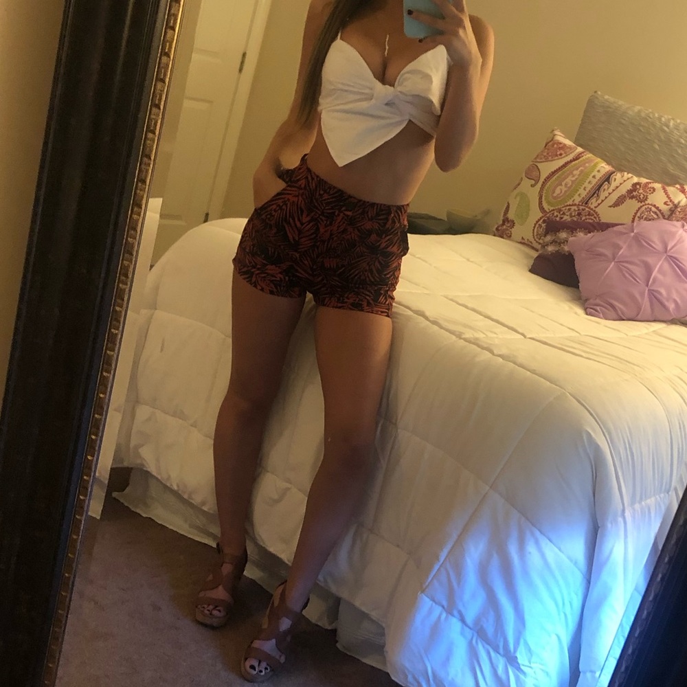 High waisted pattern shorts